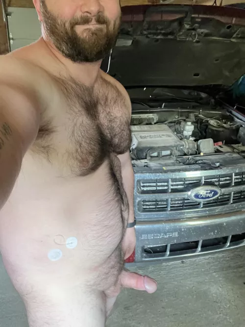 Just working in the garage 😉 DMs welcome ladies! by Yycbiguy8