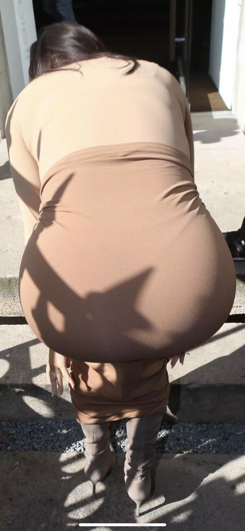 Kim K so big booty 🥵 posted by equivalent_serieA