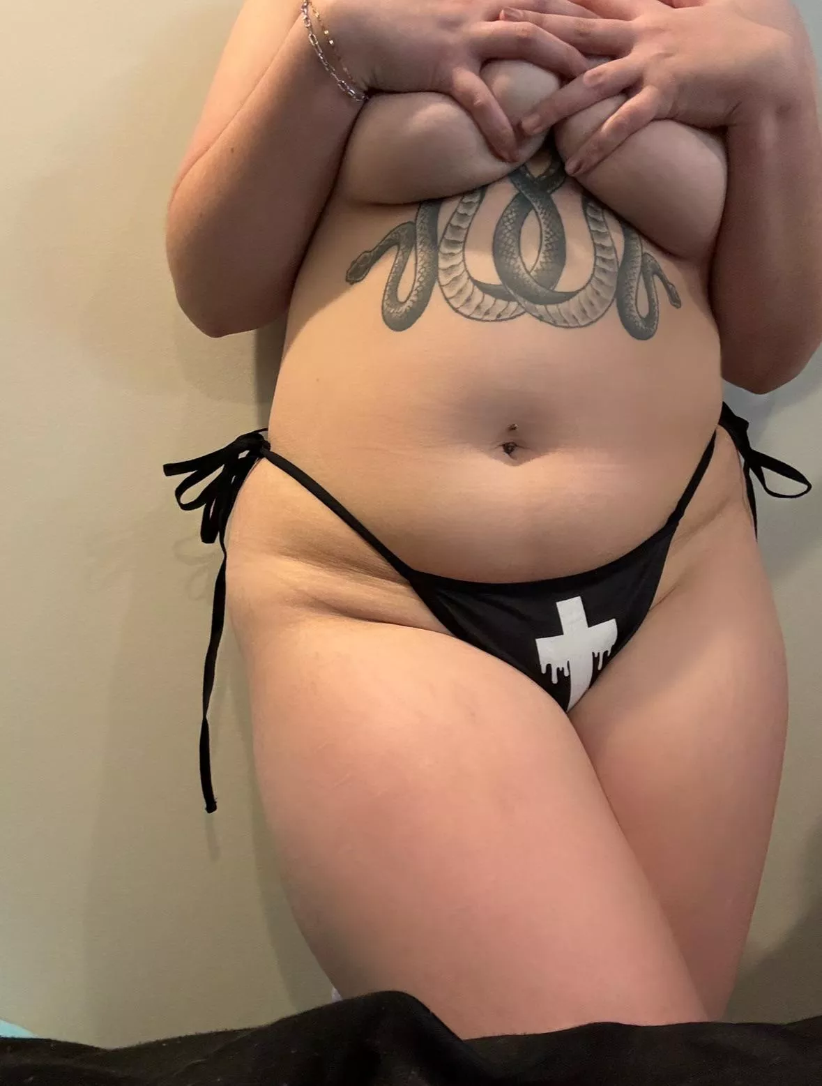 please enjoy my underboob posted by midnightfaesoul