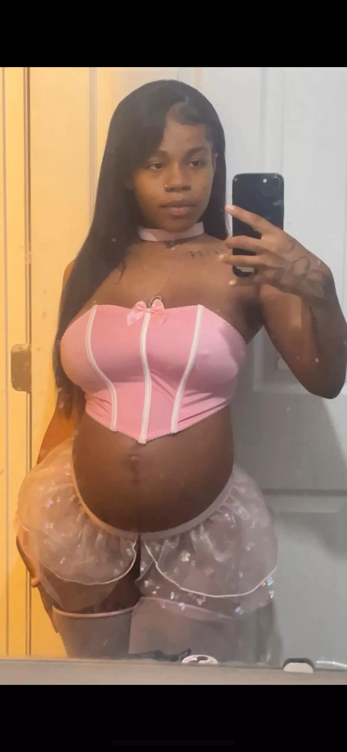 Pretty pregnant princess who deserves to be spoiled posted by UrFavMeel