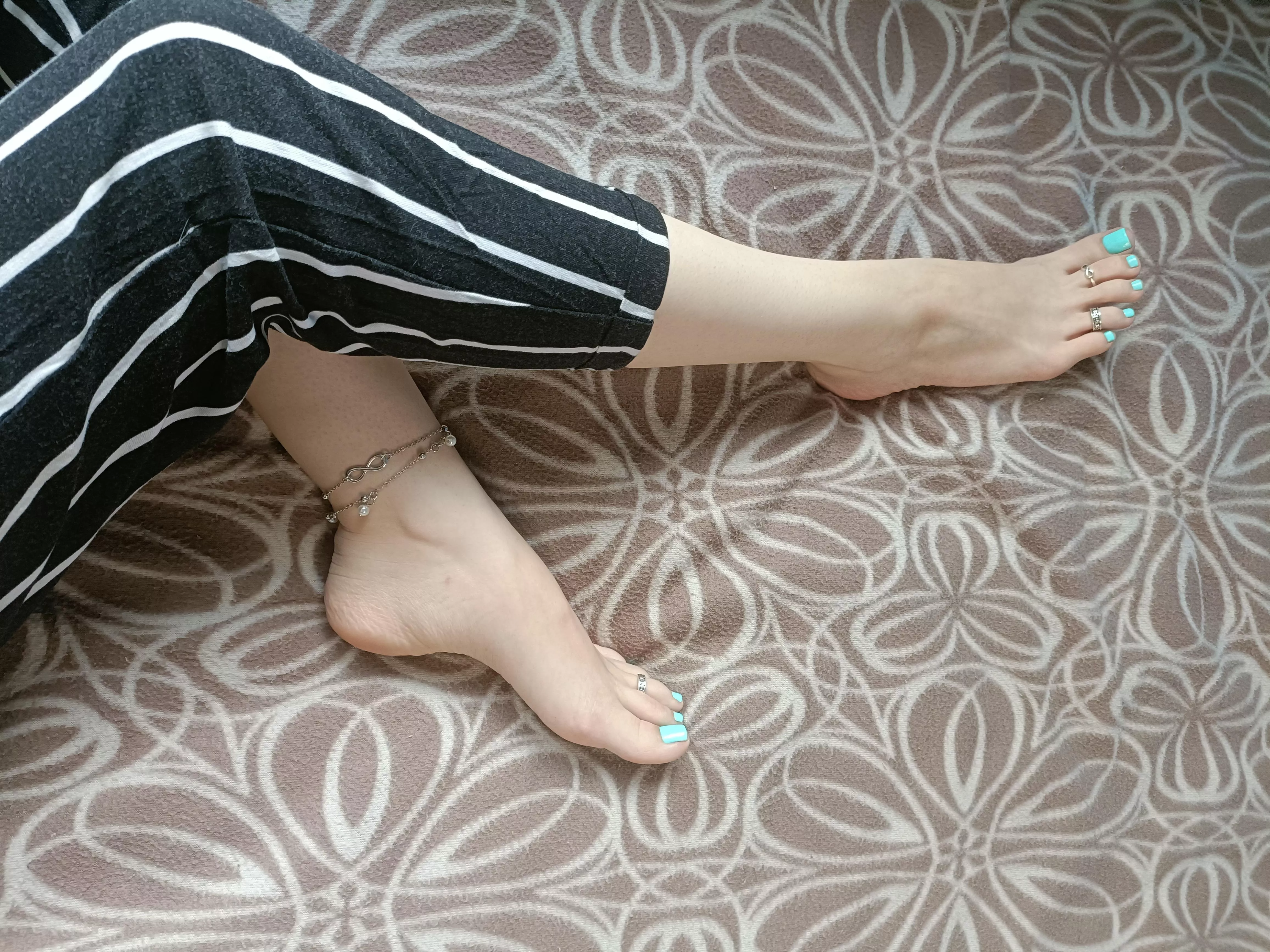 What's the first thing you noticed? posted by only-avery