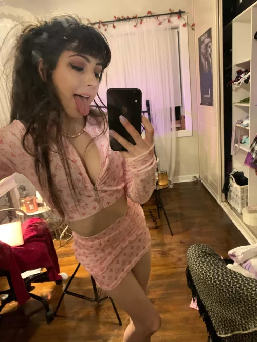 18y/o and smol af by smolrug