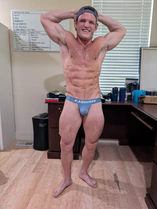 [44] Gay Bottom Muscle Daddy Flexing! Any Top Daddies like other Muscle Bottom Daddies? by gayvittles