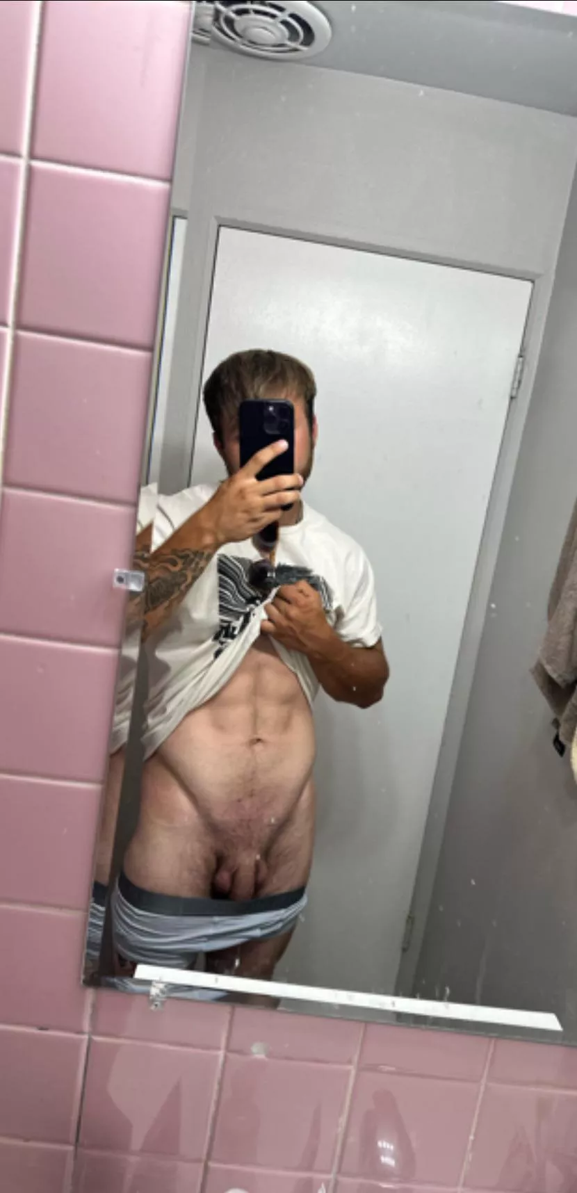Does this count as a bulge? 22M posted by EntertainmentMean455