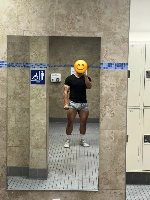 Forearms getting bigger  by KingAdonis06