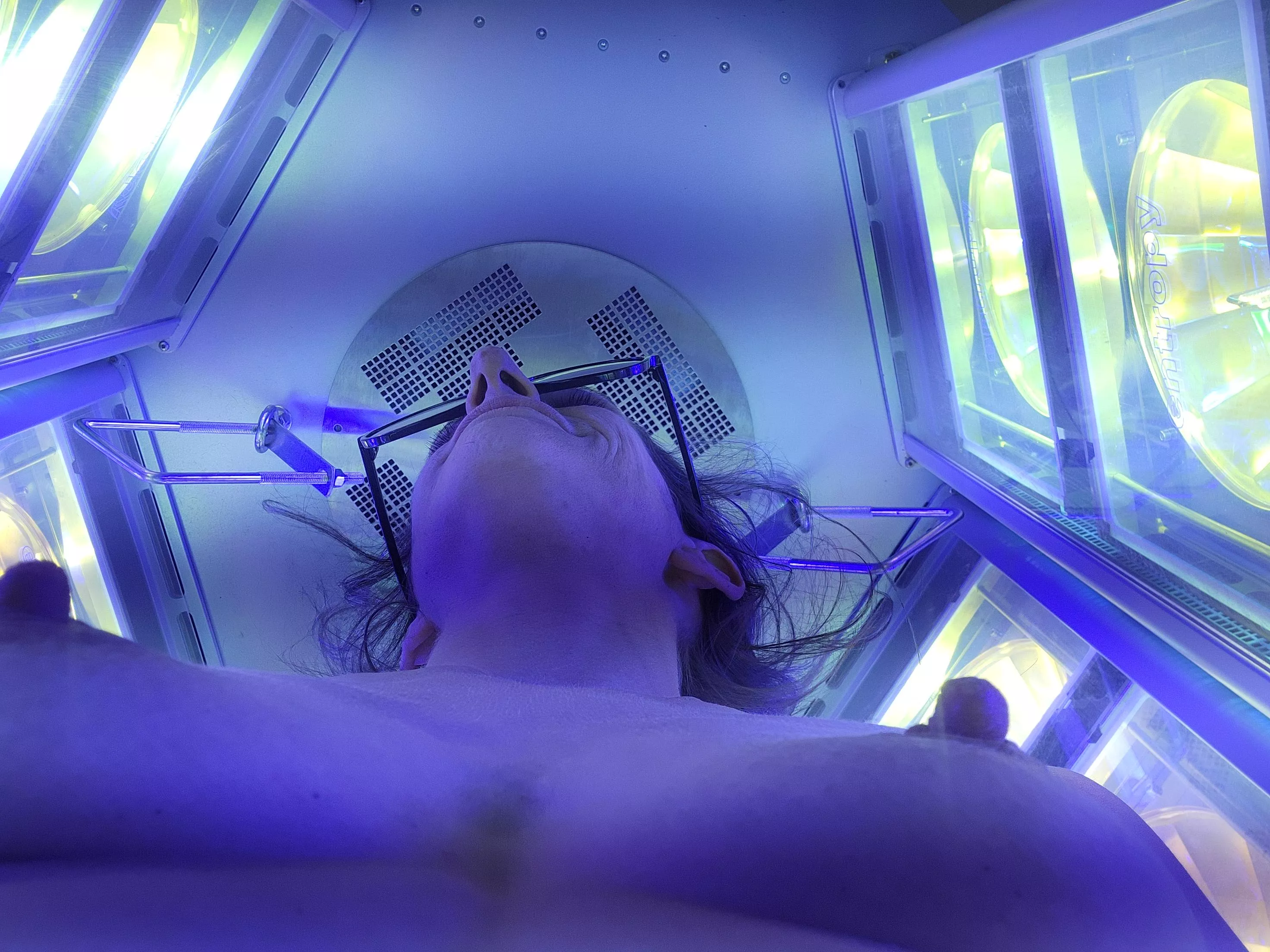 Great Views from the Tanning Booth  posted by robinsonxo