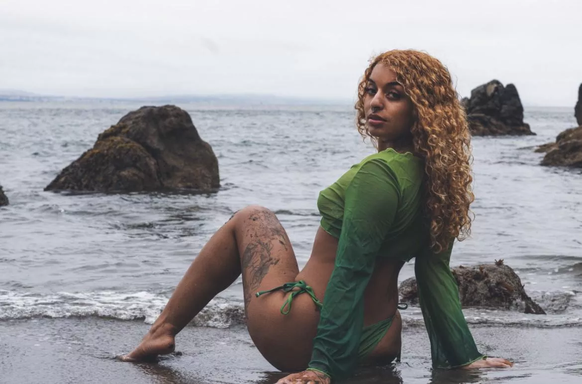 I hope the waves can quench my horniness. posted by LostPassengerz