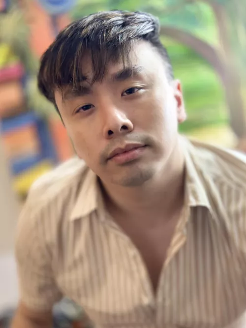 Morning kisses😘to you boys, if anyone’s in Amsterdam or Madrid for the next week, DM me by OneAggressive4943