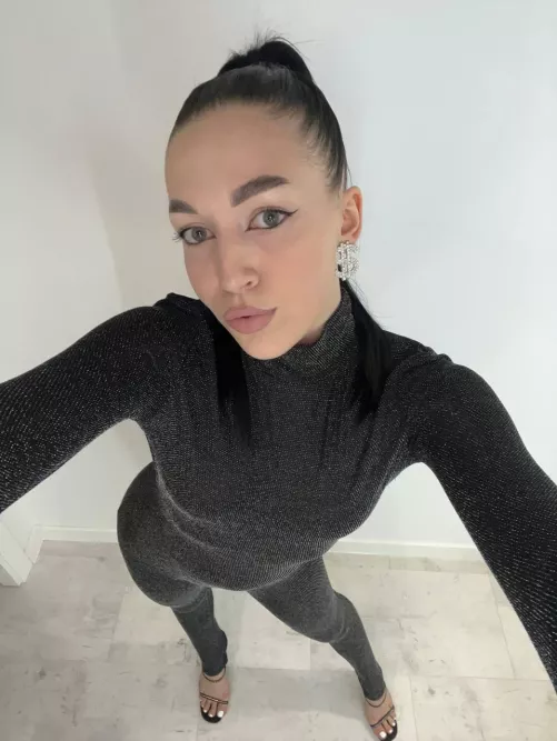 my new jumpsuit [F] by flexible_snak3