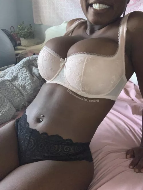 Sitting pretty  by chocolate_swirll