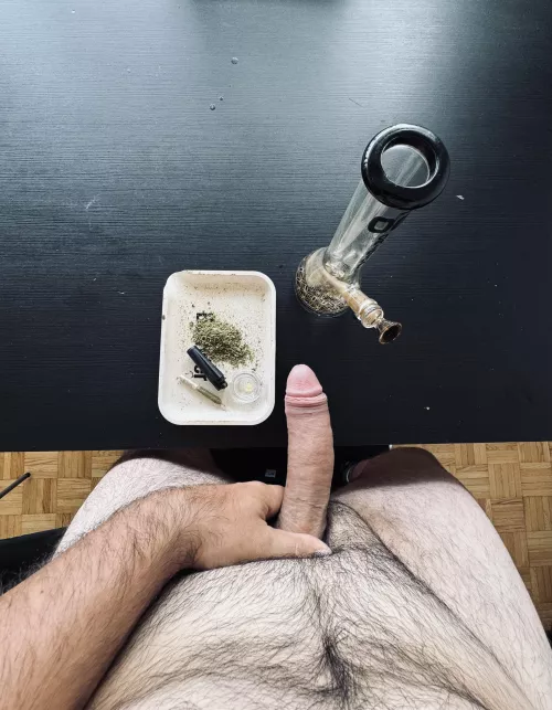 Smoked the joint and a bowl, it’s a great (m)orning by ComparisonWild6816