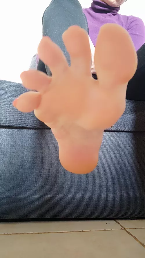 Can you imagine the aroma of my beautiful feet?  by rahelbald