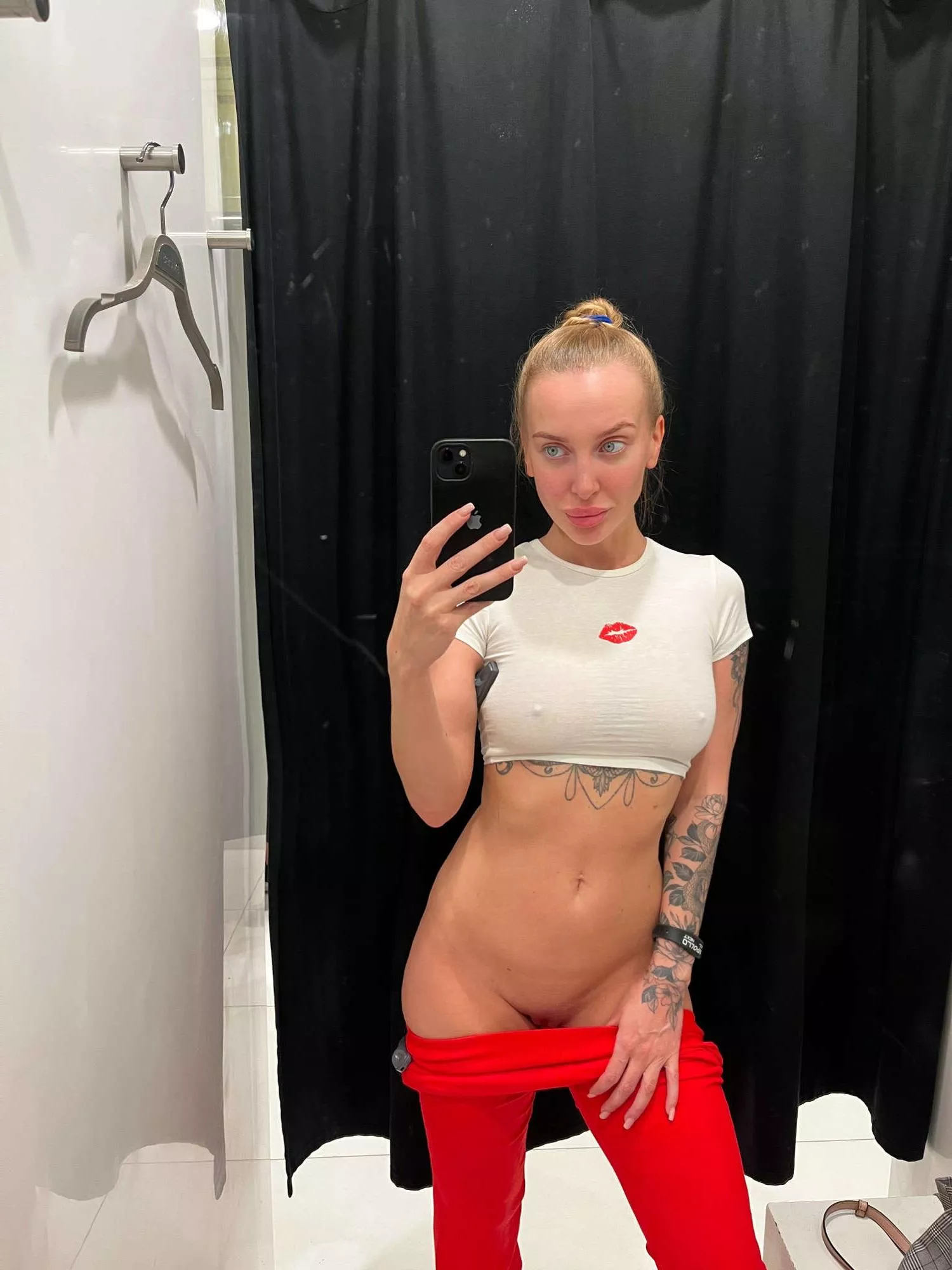 come to my dressing room? let's do something dirty posted by BabySweetestt