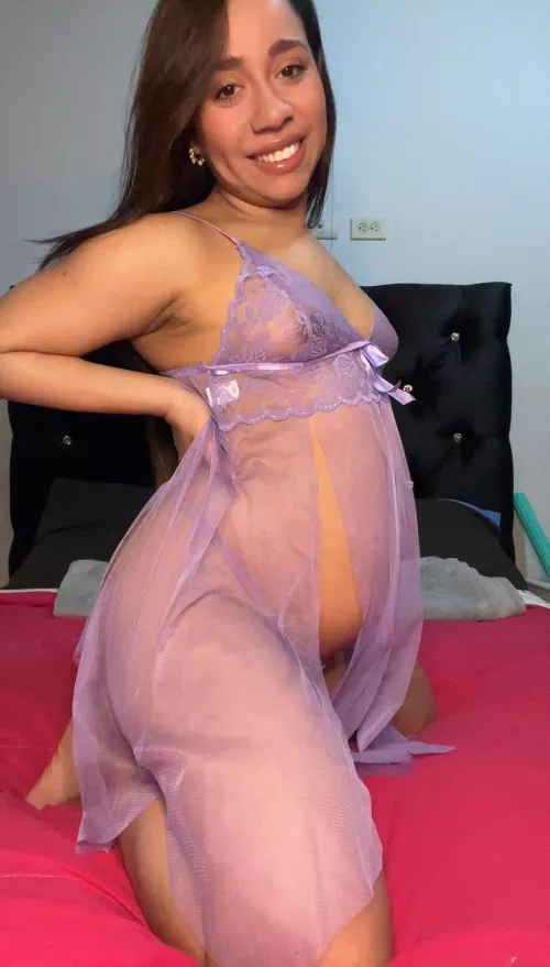 Does the bump look good on my tiny body though by littlepreglatina