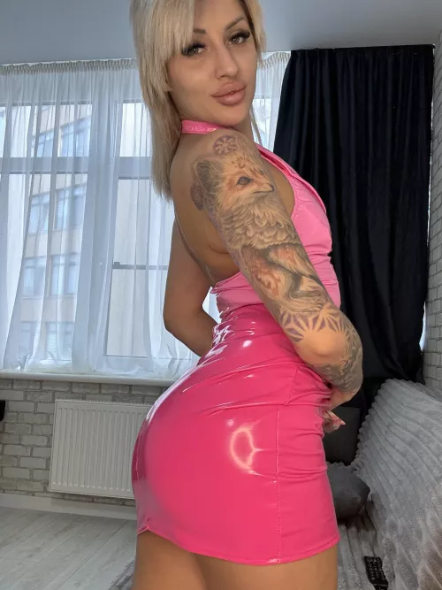 Glossy attire for a tempting encounter by CelestiaSoul