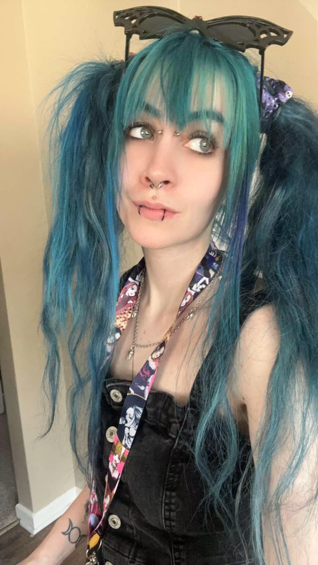 Hi there! My fav hairstyle.  posted by Idontknowifimreallol