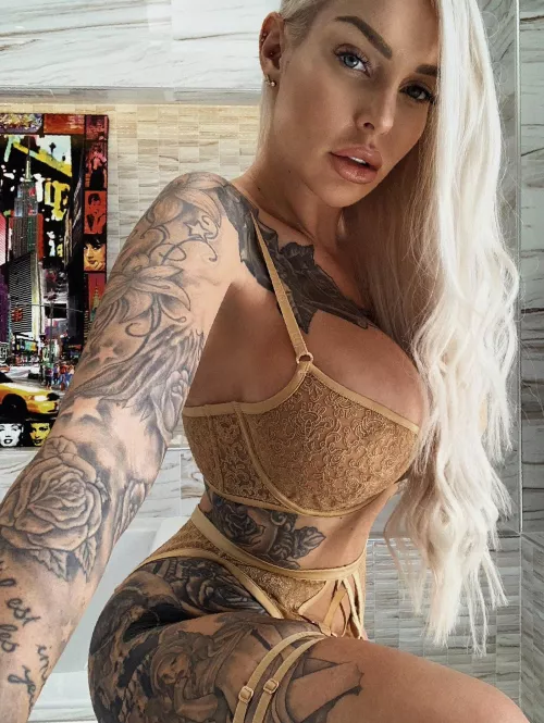 i'm not your average girl, i'm the sluttiest girl in town by Barbie_love22