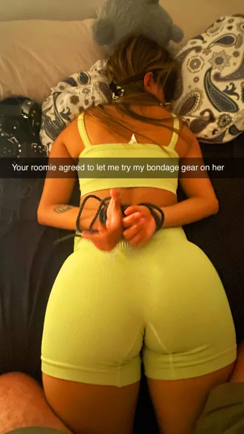 Imagine you're my roommate and your friend sends you this 🤪🤭 by LunaCanela