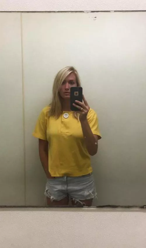 Love the bra lines on this milf  by chloey09