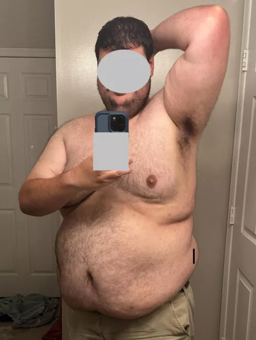 Sleepy and sweaty. Any bears wanna smell some cub pit?  by Icy-War-5310