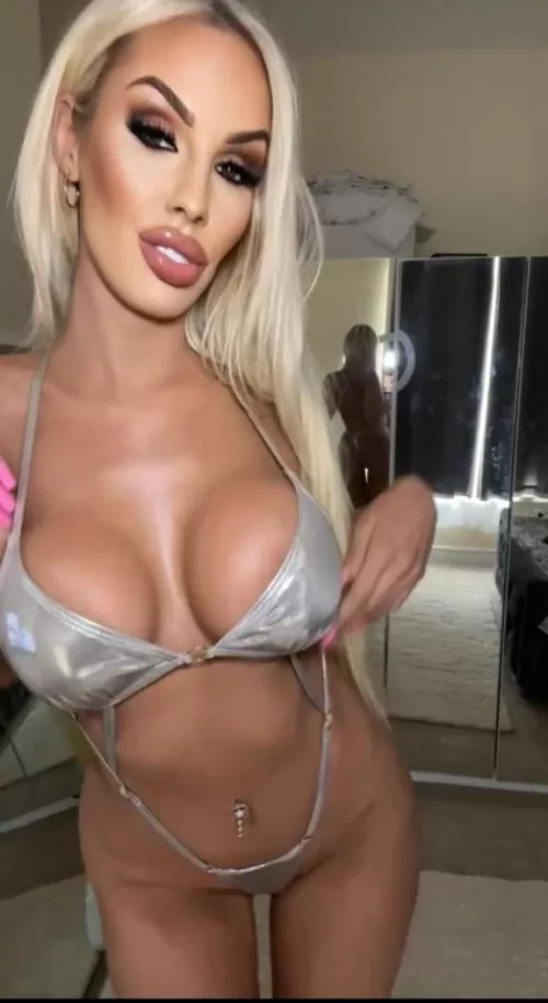 These curves are beyond ready to be played with.  by Giadmkj