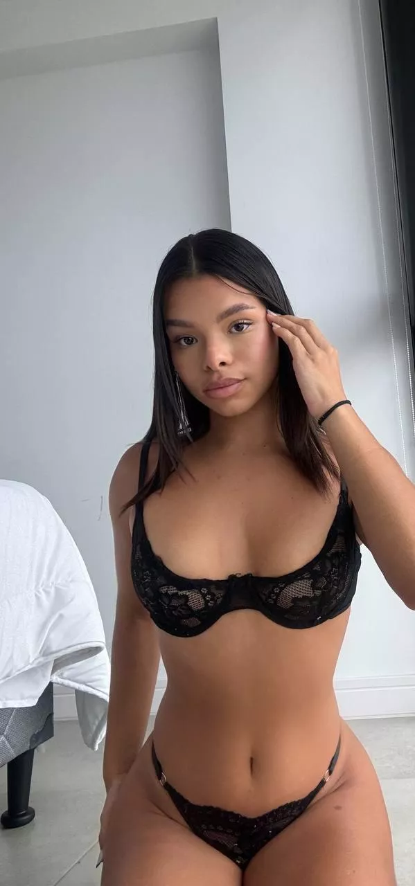 Why does it feel like guys don't notice me? Am I not curvy enough? posted by supercooper34