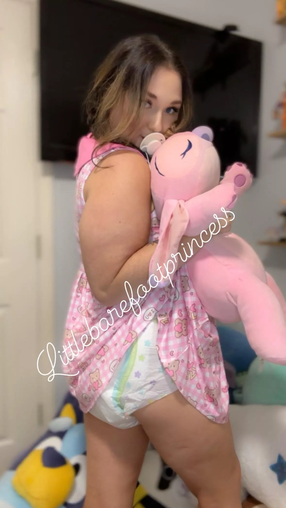 Worship me? posted by lilbarefootprincess