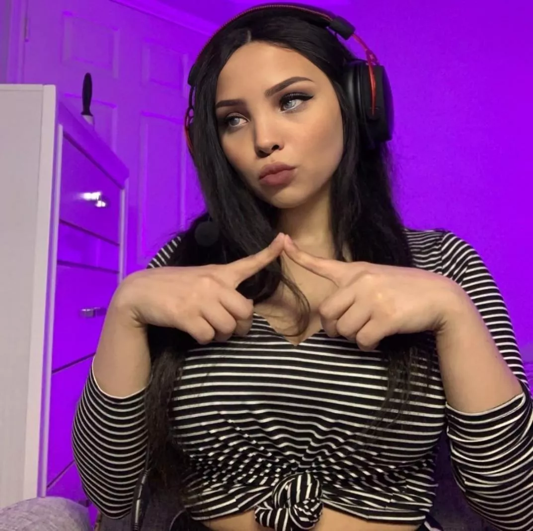 Would you like to watch me play? 😜 posted by Funny-Honey22