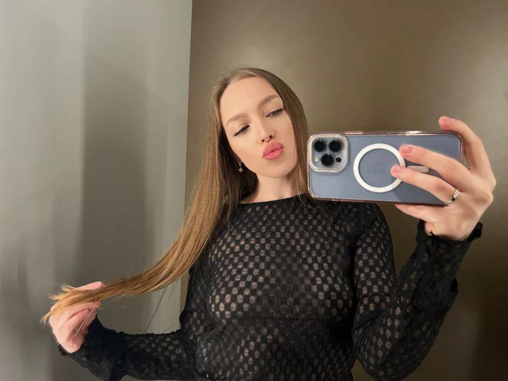 young girls like me like to have fun in public places f20 posted by nox_olivia