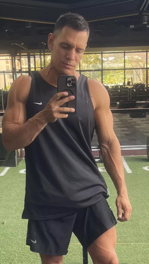 Do you like my veiny forearm ? by Specialist_Chair_225