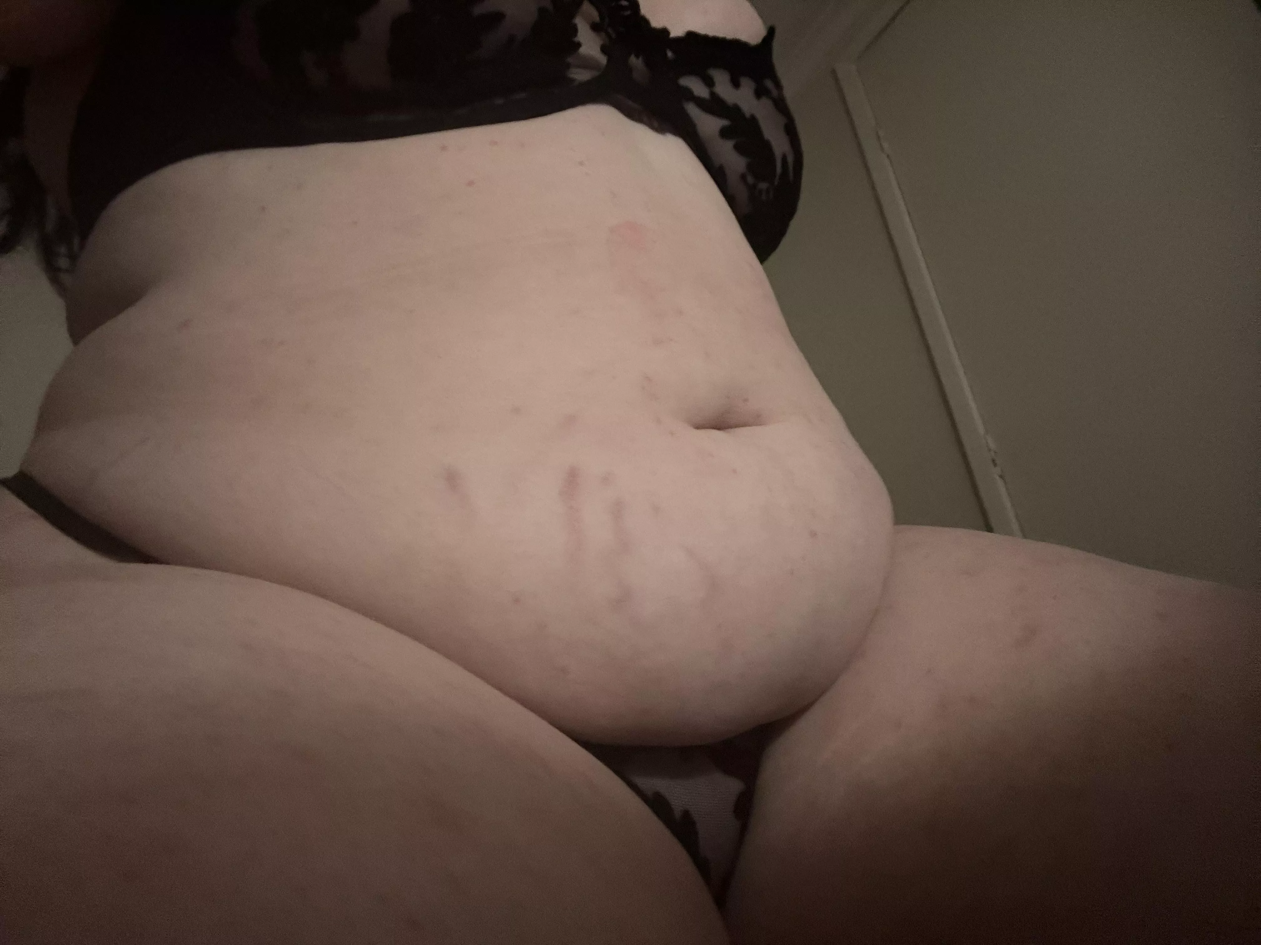 F28 feedee seeking feeder posted by Dottieeats