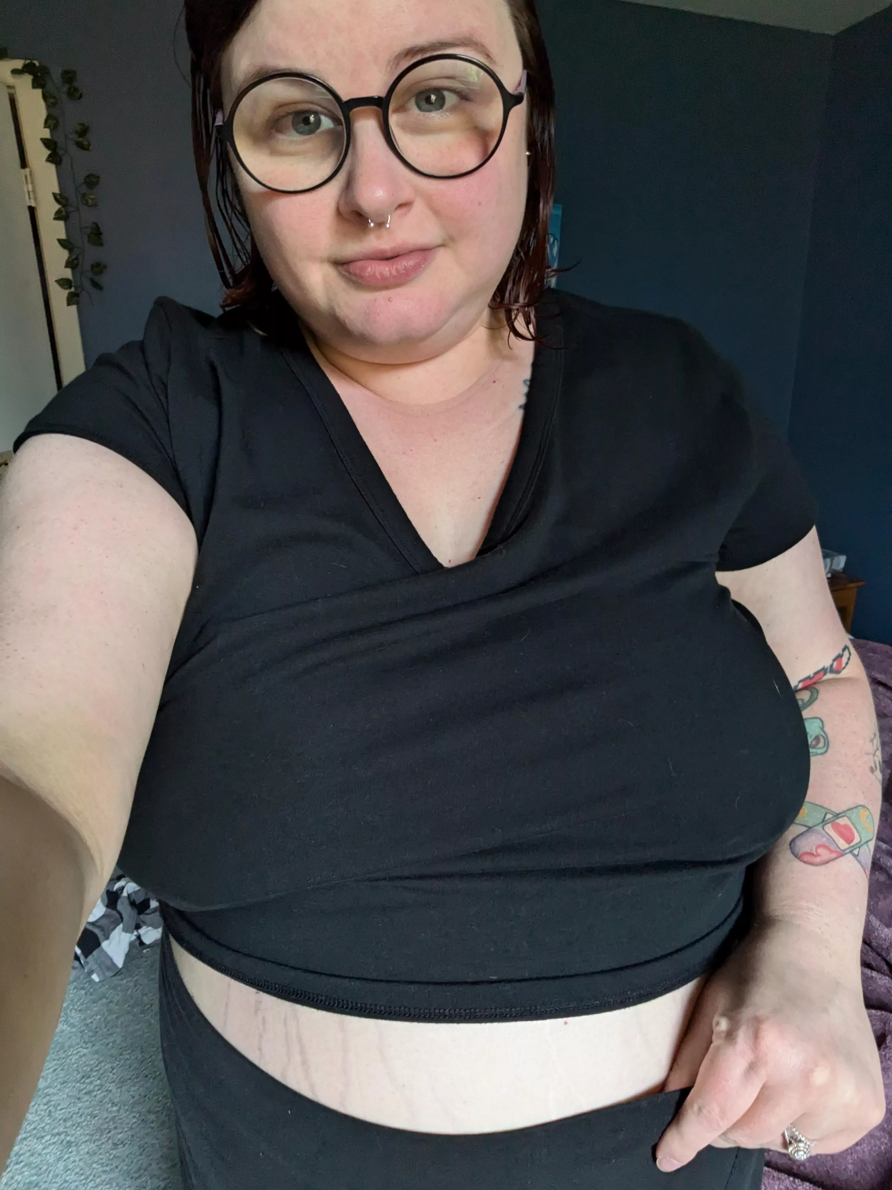 Have a good day babes 🖤 posted by TrashcanJan