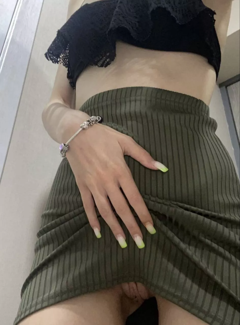 I heard it isn’t classy to go no panties , what do you think posted by helga_potaki