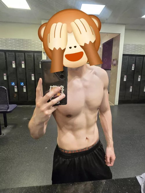 I only take selfies in the locker room when no one else is there 🙈 by aznpetahh