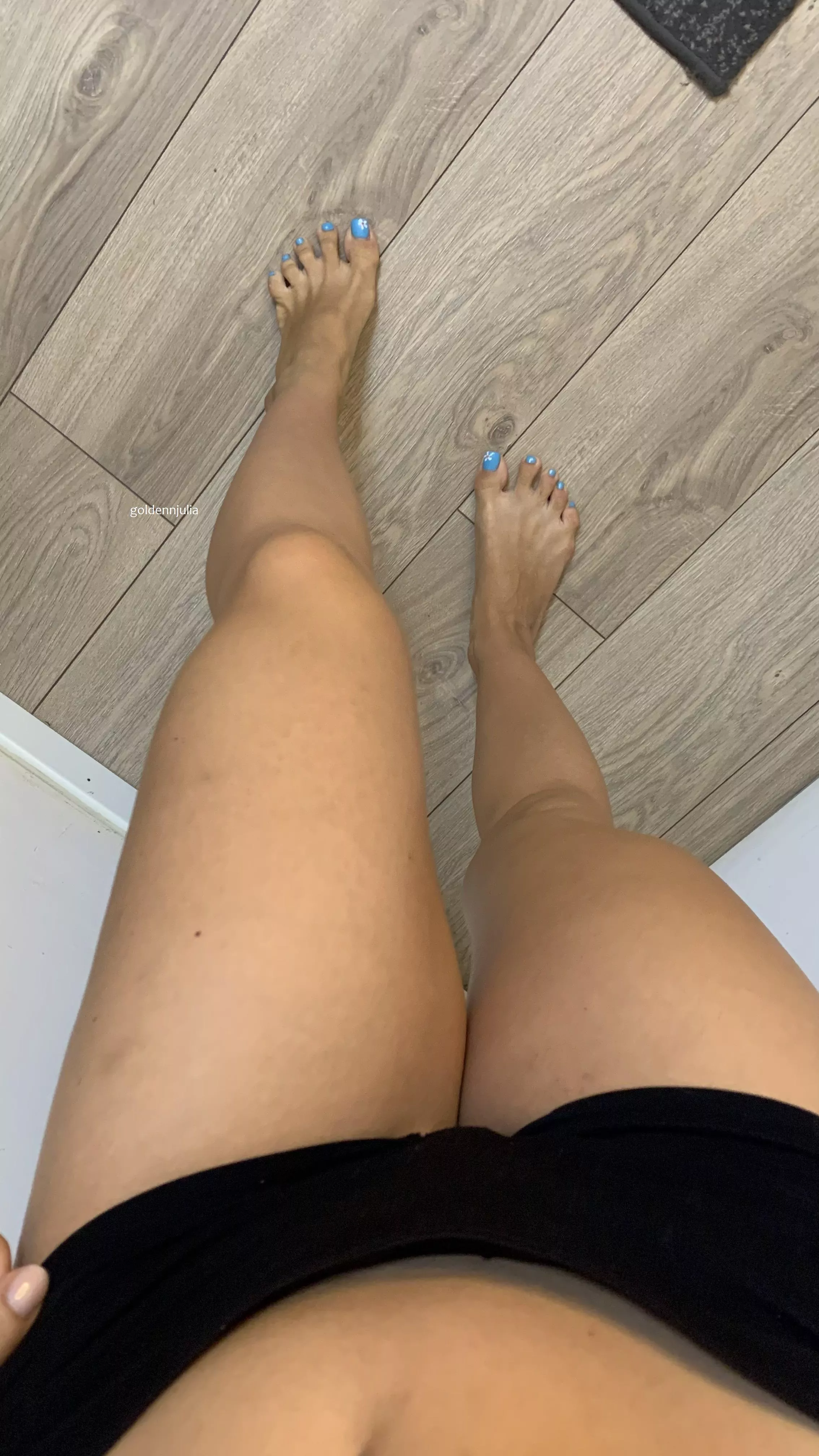 I want slow kisses from my toes all the way up to between my legs posted by goldennjulia