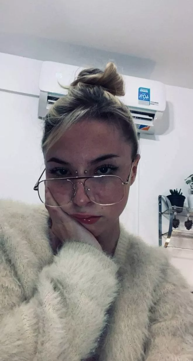 I'm lonely and horny, who will keep me company posted by AlexaxParker