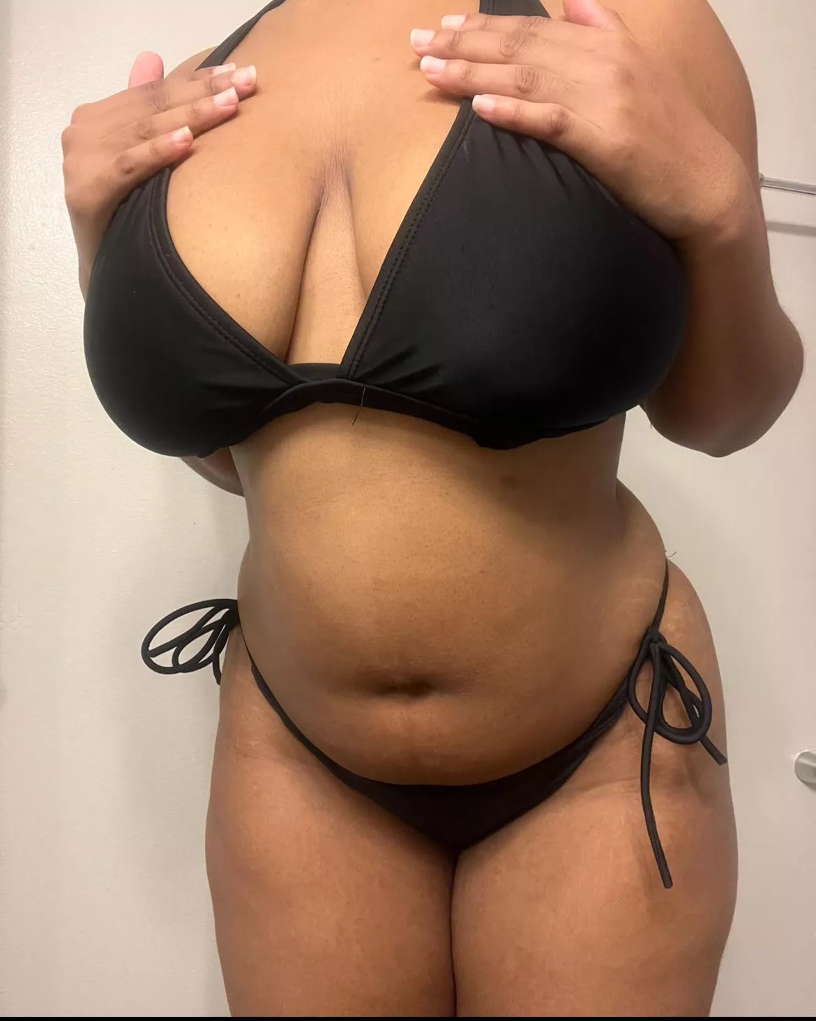 Summer’s not over yet! posted by Curvycutie18