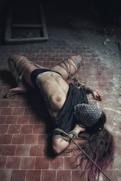 UrbEx corpse by semenawa