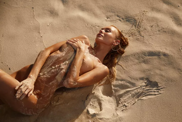 beach girl by catzy007