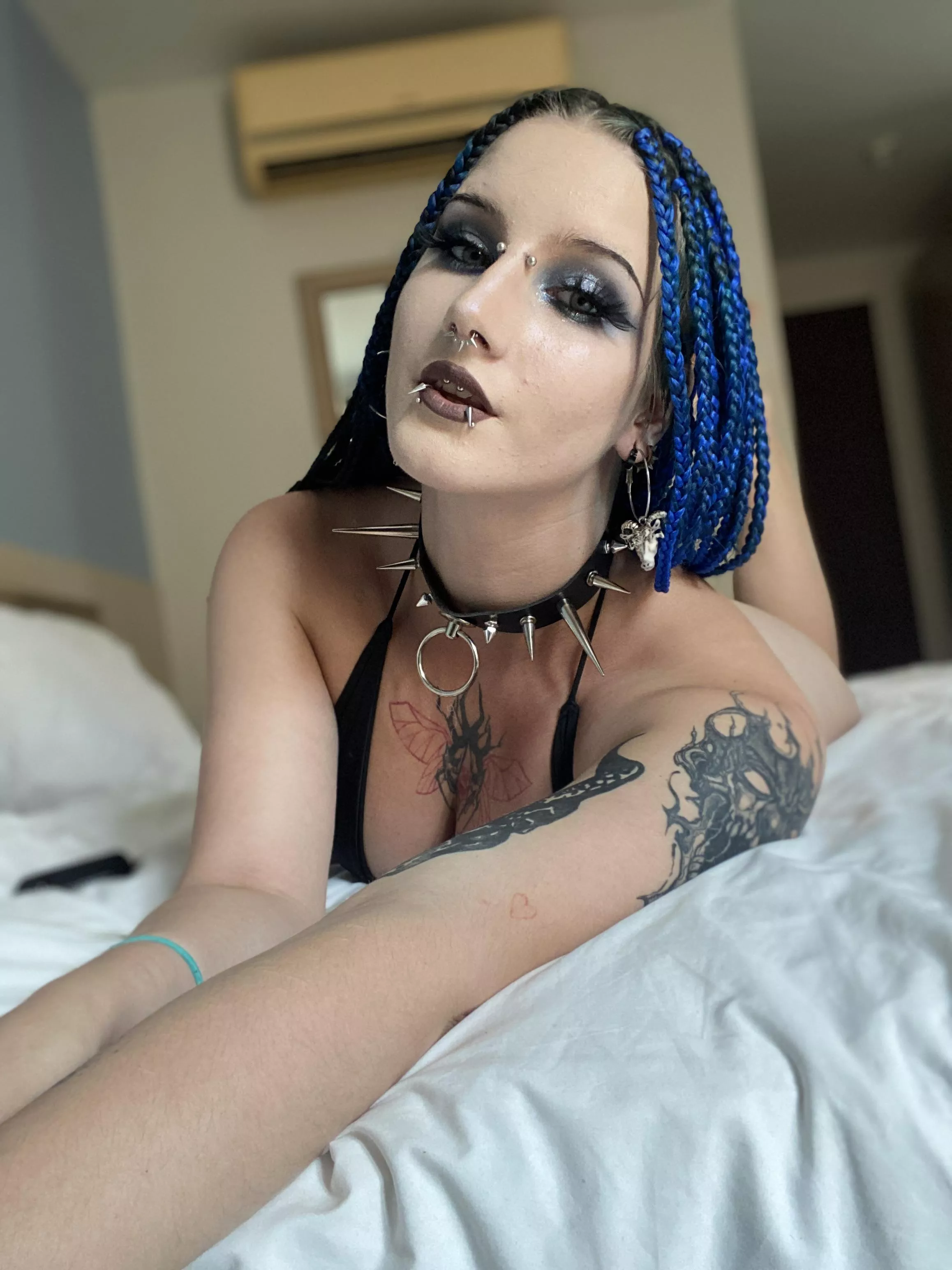 Chained and docile, waiting for my master posted by hellinnlove