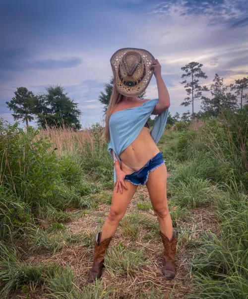 Giddy up  by Sierra_Hayes