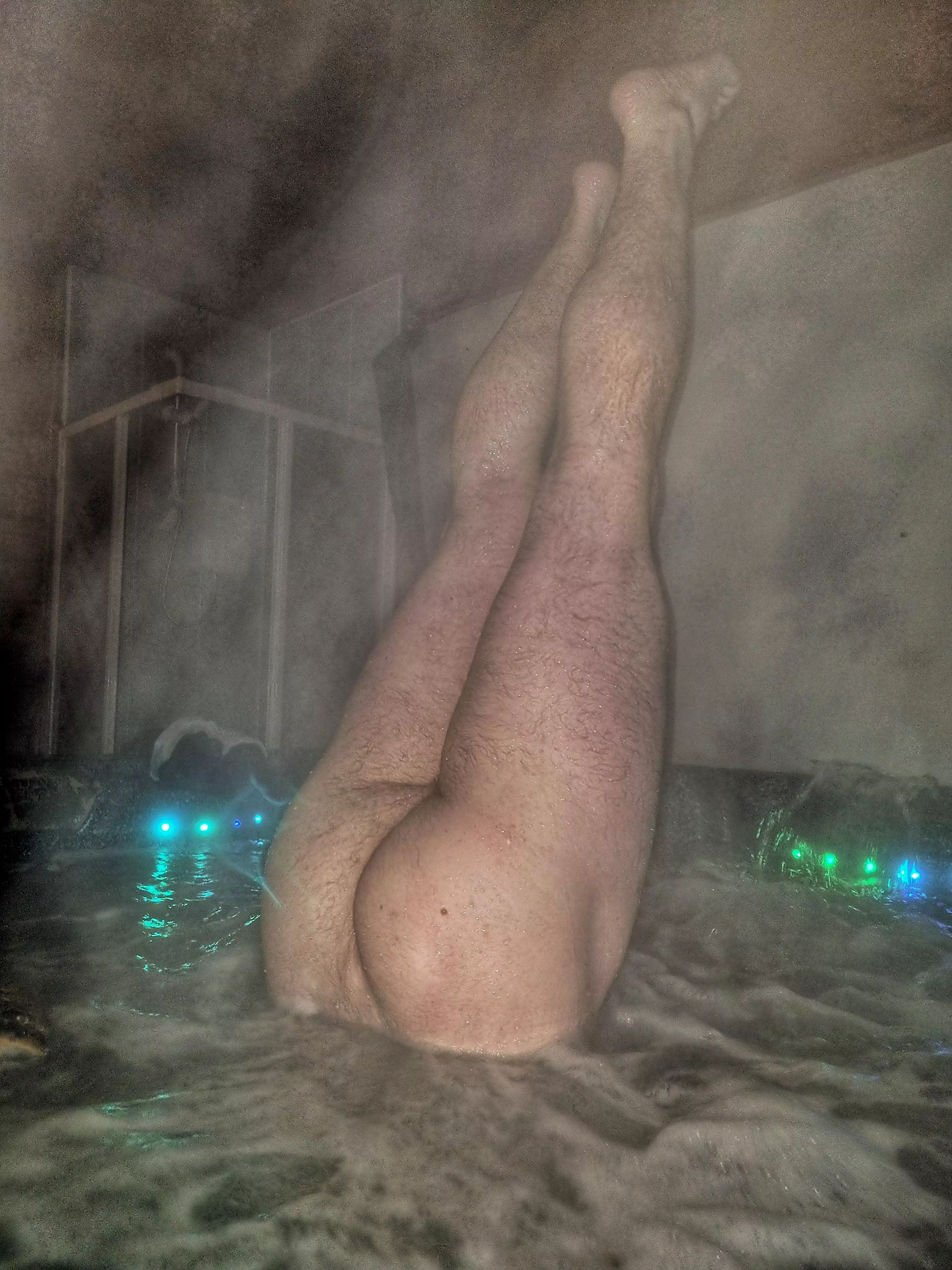 Hot tub fun posted by Fireshine91