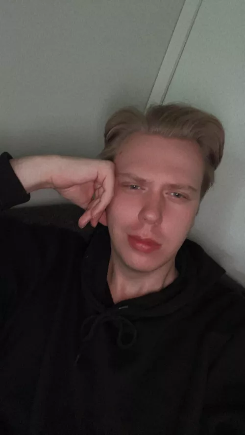 I took my ps4 to get cleaned and now i dont have anything to do 😩. Ps open for friends✌🏻 by SourGaymer