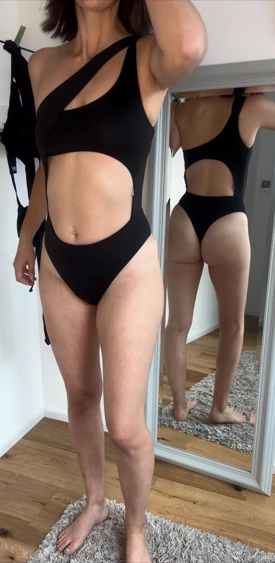 I tried a new swimsuit: yes or no…(swiss girl) posted by Lovers8886