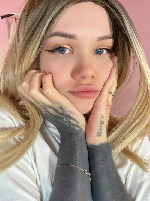 I want to feel your lips by givememonney