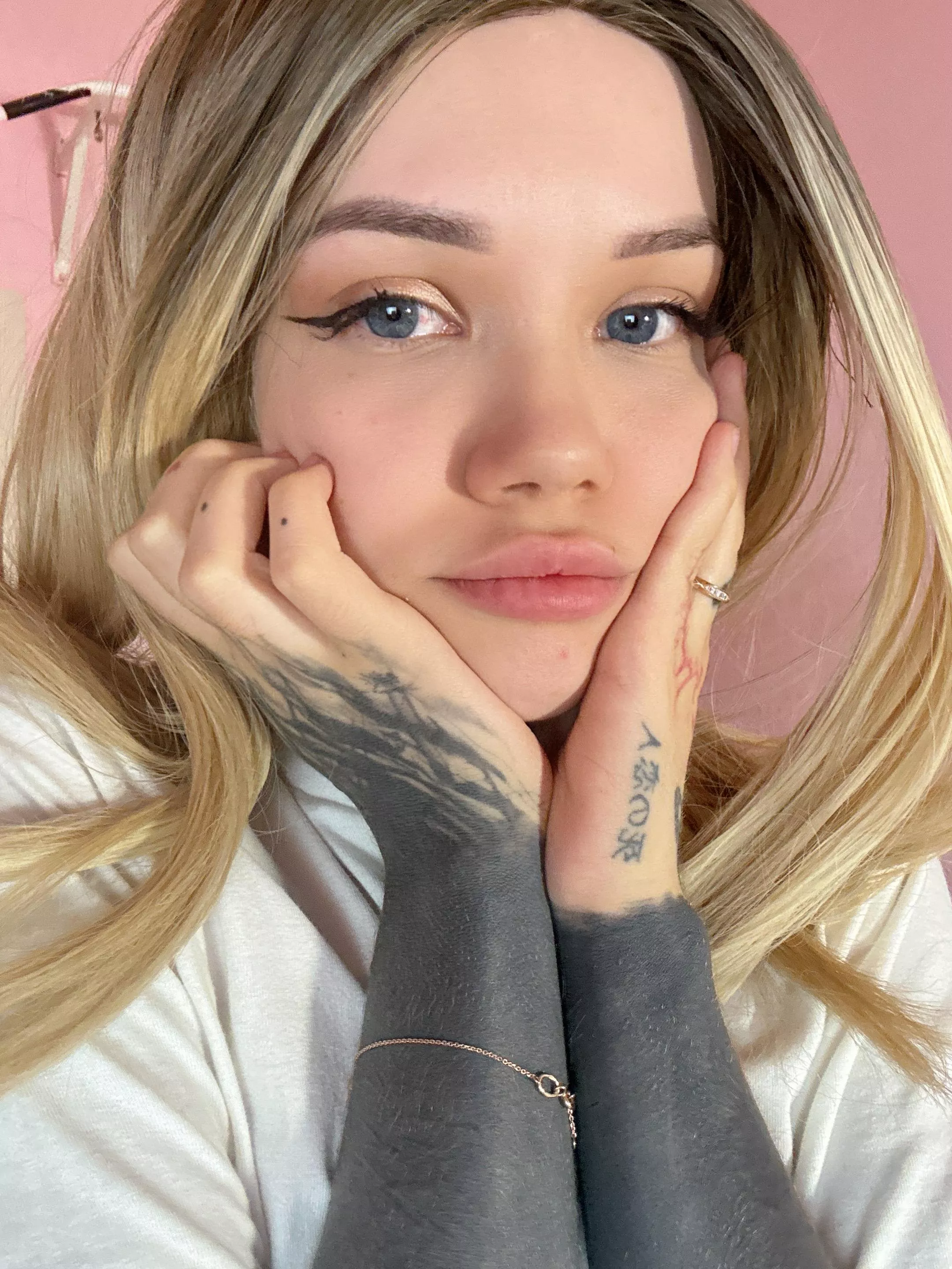 I want to feel your lips posted by givememonney