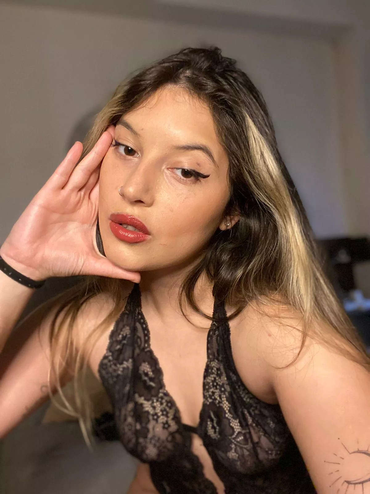 I want you at my feet posted by goddessninfa1