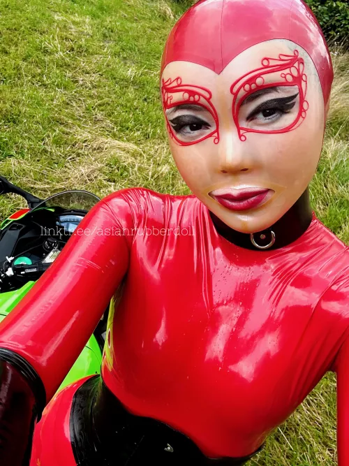 I was sweating AF 😅😂 by latex-desire