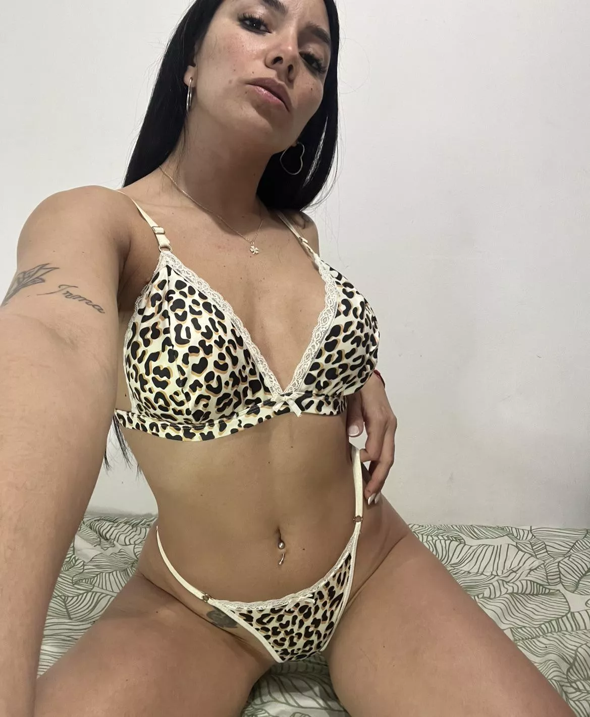 I'll let you put your finger in my button posted by rufinav2512