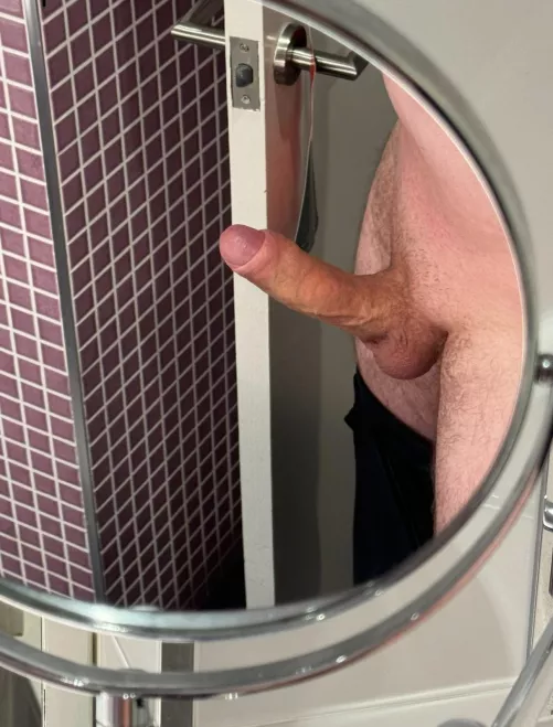 My first post here!! Drop me a follow if you want me to stay x by looking_on